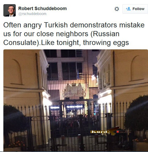 HDN: Турки закидали яйцами голландских дипломатов, приняв их за российских