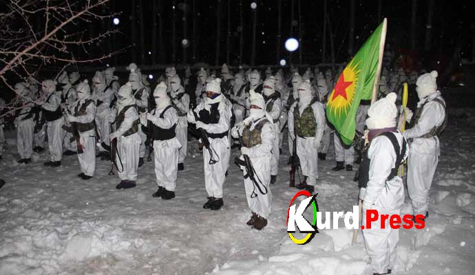 Курдская молодежь вступает в Отряды гражданской самообороны.