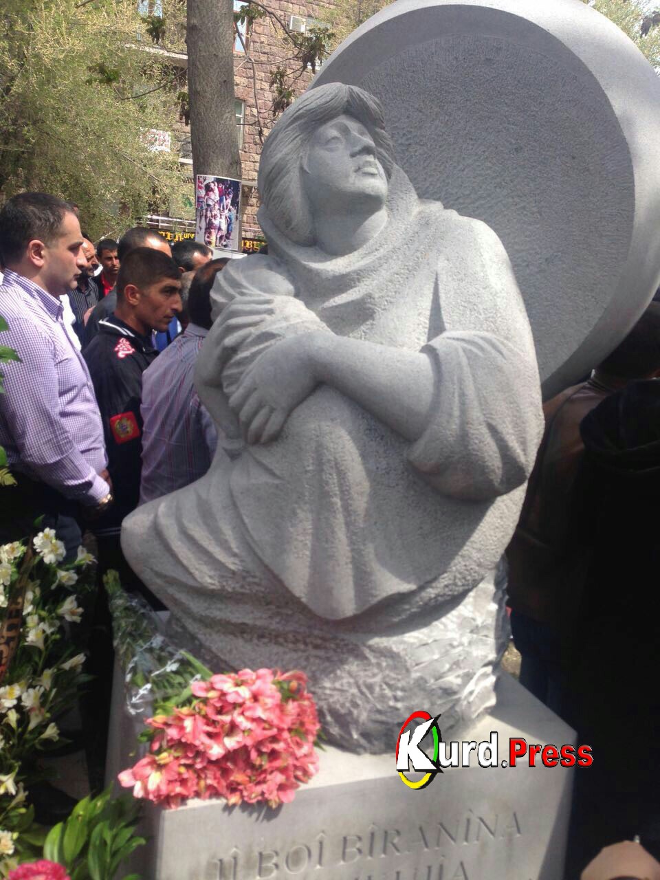 Первый в мире памятник жертвам геноцида езидов Шенгала установлен в Ереване