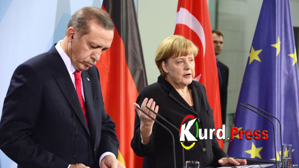 Опрос: В Германии не поддержали Меркель по делу оскорбившего Эрдогана сатирика