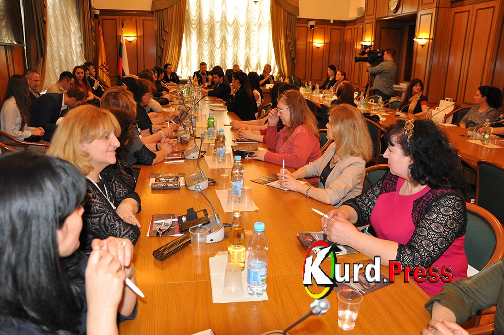 В Государственной Думе начался круглый стол «Женщины против религиозного экстремизма на Ближнем Востоке»