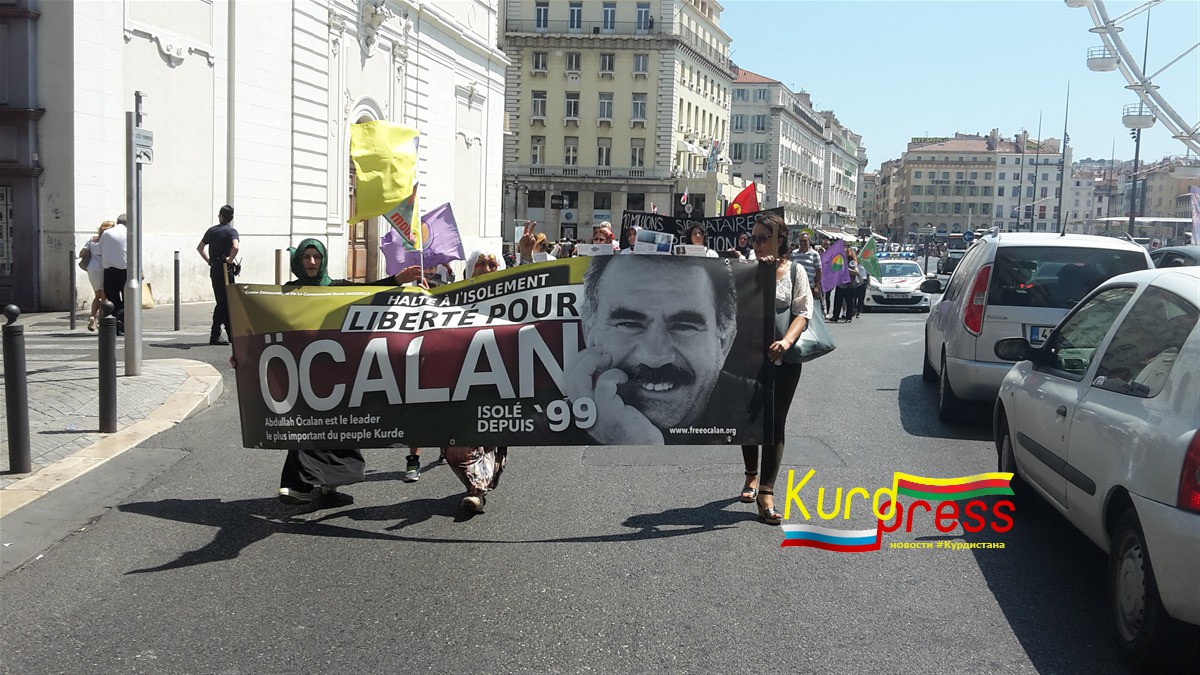 В Марселе прошел женский марш за свободу Абдуллы Оджалана