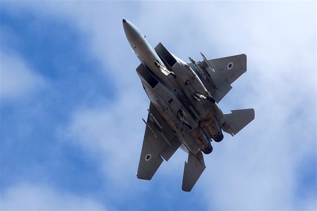ВВС Израиля нанесли удар по военному аэродрому Мезза