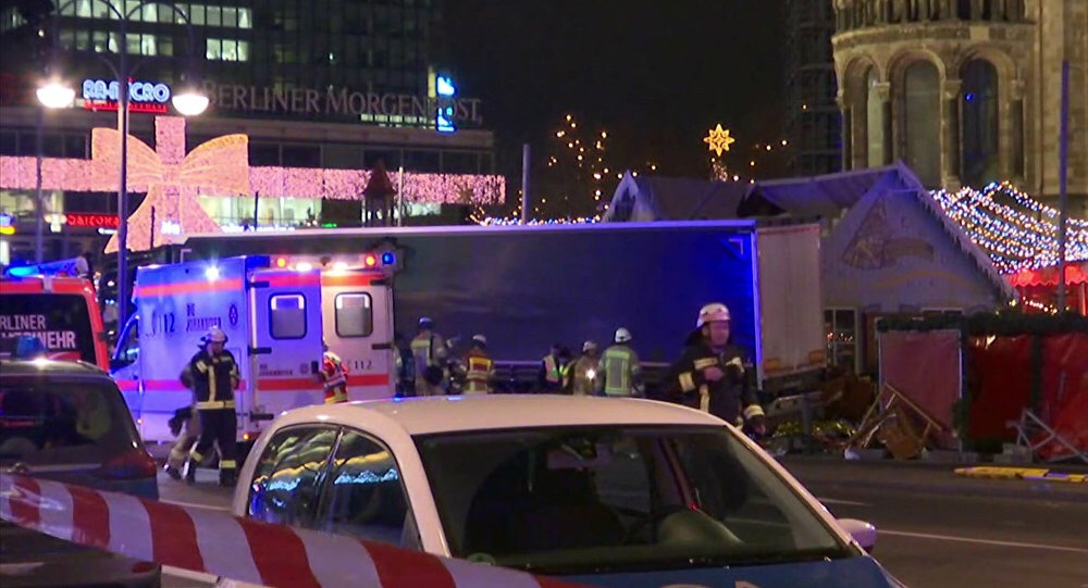 В Берлине грузовик врезался в толпу людей