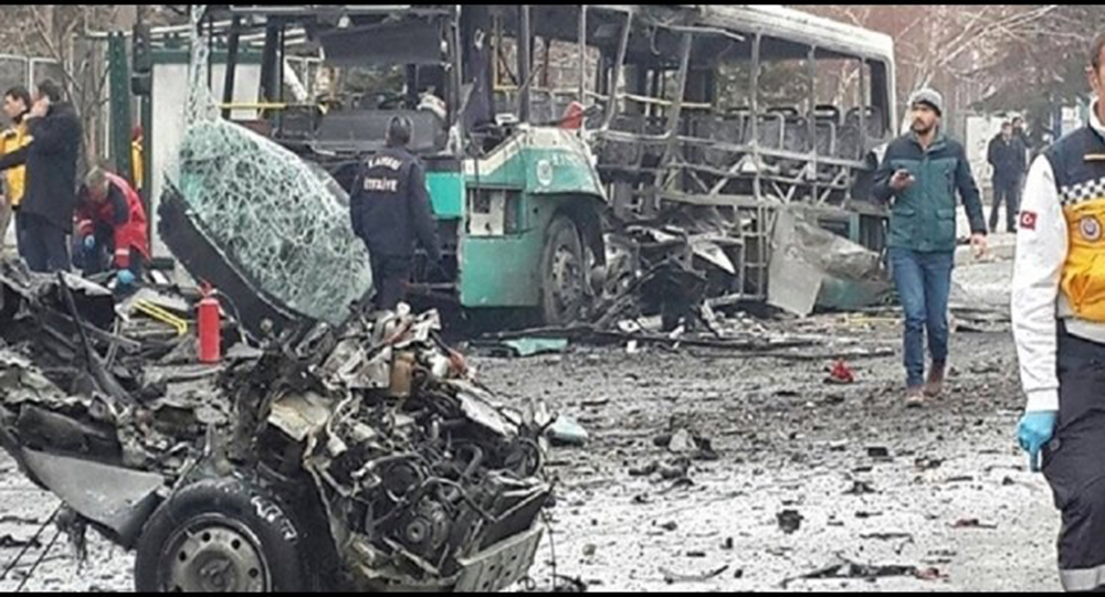 В Турции взлетел на воздух автобус с военными