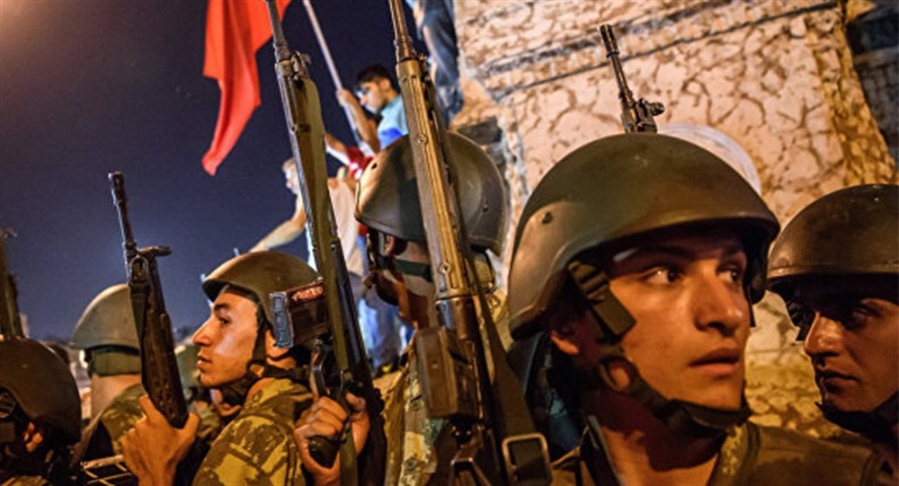 В Турции началась новая волна массовых чисток после летнего путча: уволены свыше 6 тысяч госслужащих