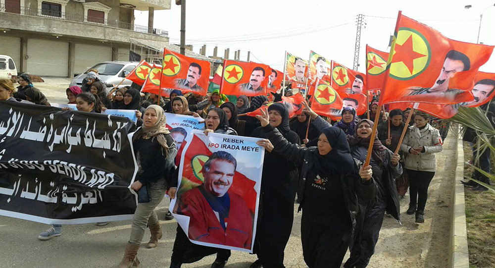 Тысячи людей протестуют в Кобани против изоляции Оджалана