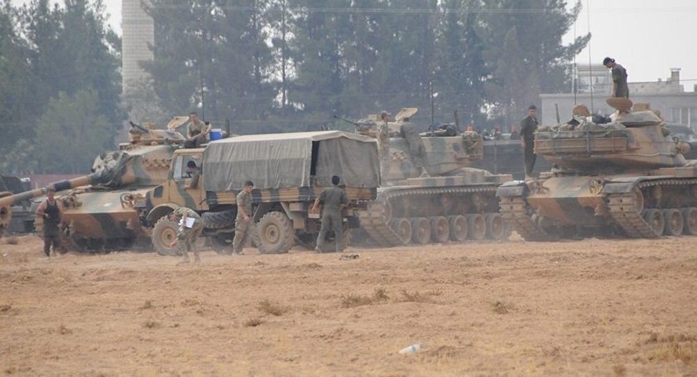 Турция направила 80 гусеничных военных машин на границу с Сирией