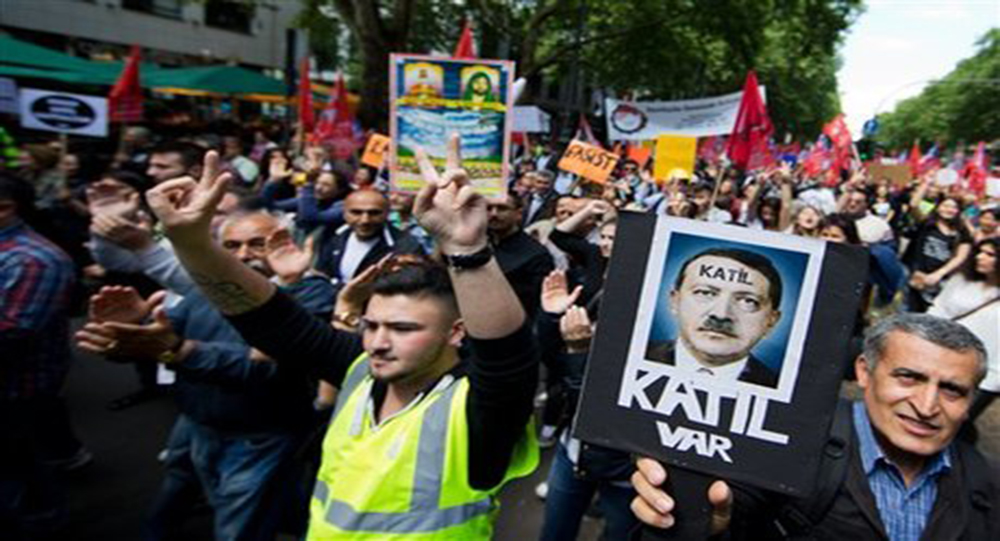 Протесты в Германии против Эрдогана