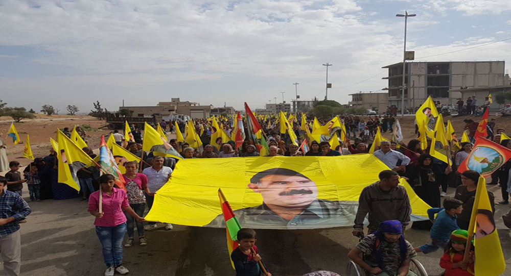В Кобани начался массовый митинг, осуждающий заговор против Оджалана