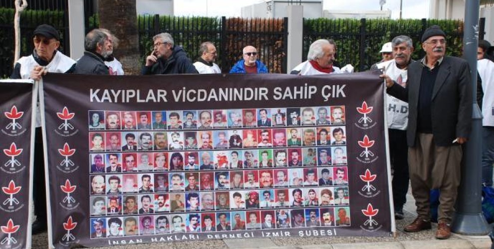 В Измире почтили память убитого журналиста Гёктепе