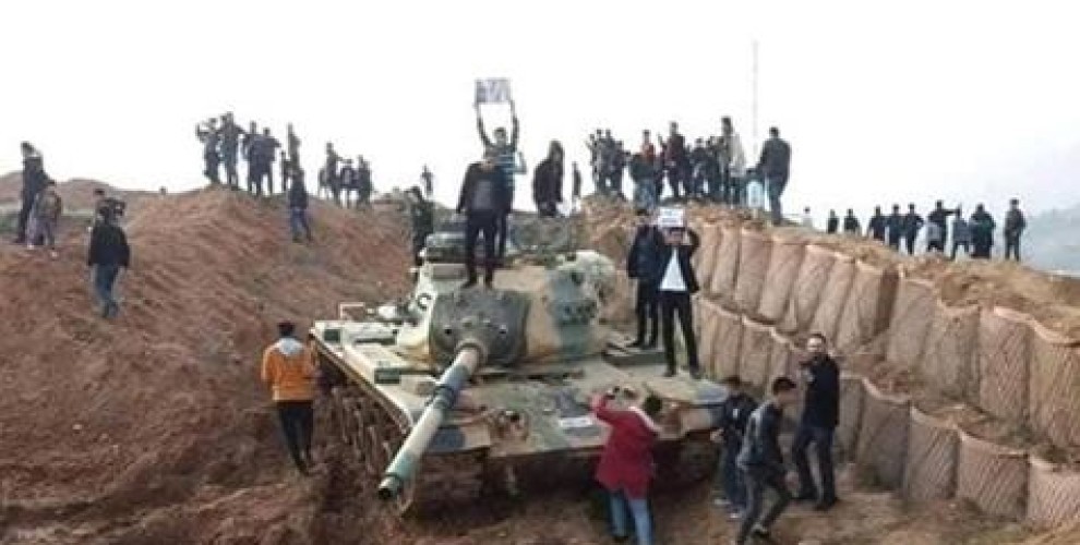 Жители Шеладизе подожгли турецкую военную базу
