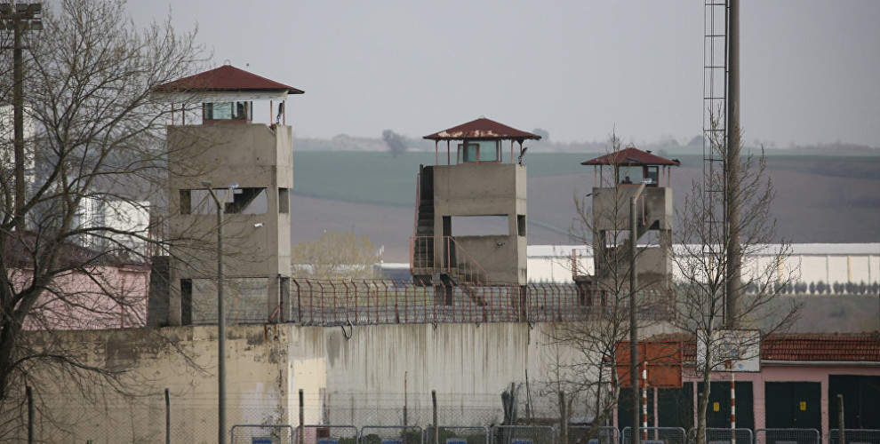 Заключенных в тюрьме Дюздже пытают