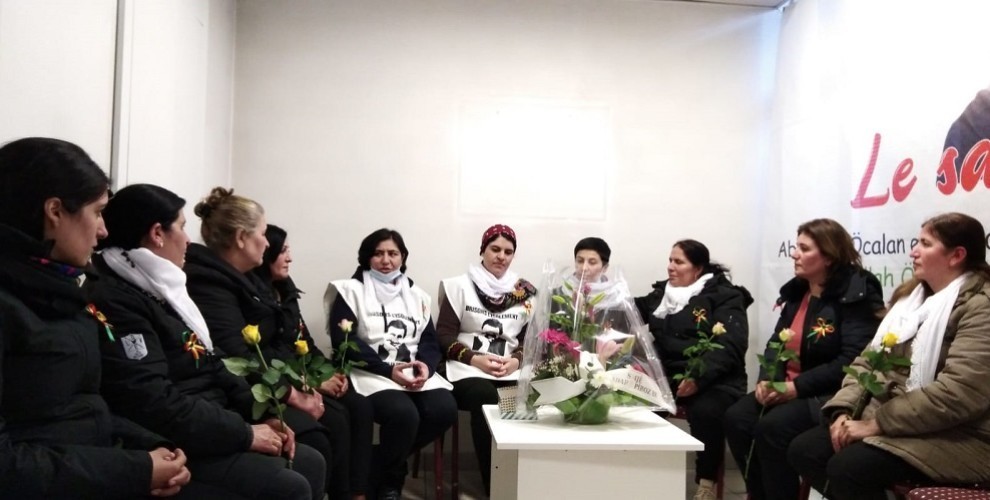 Езидские женщины встречают 8 марта голодовкой