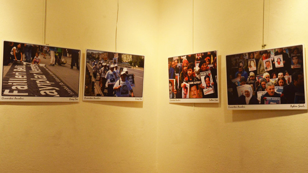 В Стамбуле открылась выставка фотографий “Субботних матерей”