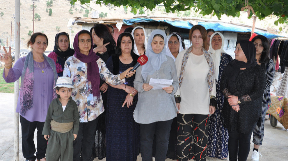 Женщины в Брадосте против турецких атак