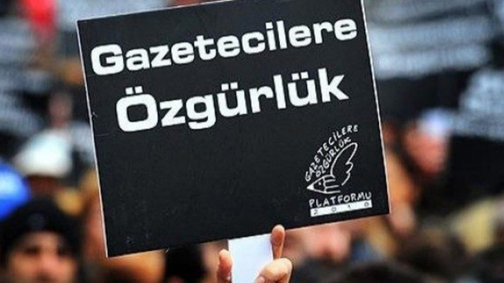 Журналисты Özgürlükçü Demokrasi осуждены за новости, которые они написали