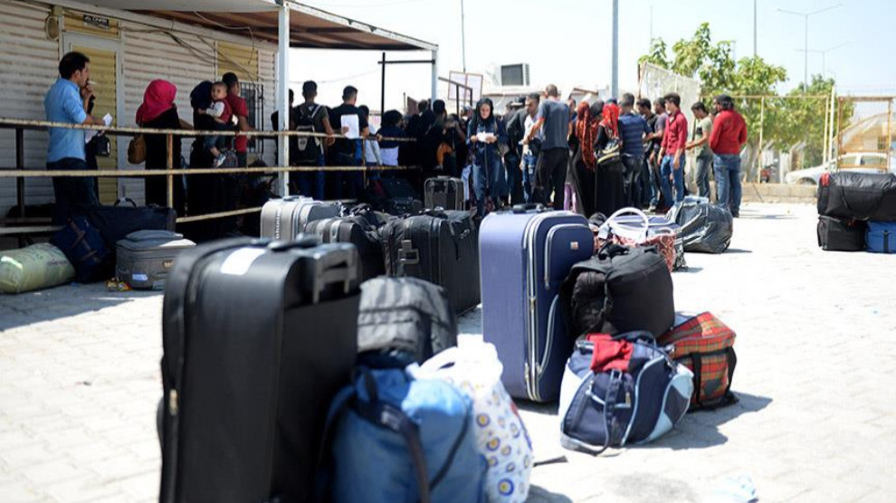 Турция отправила сирийских беженцев в Африн