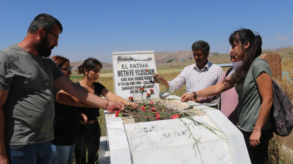 Память курдской журналистки Дениз Фират почтили на её могиле