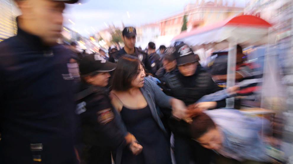 В Анкаре полицейские напали на женщин, протестующих из-за фемицида