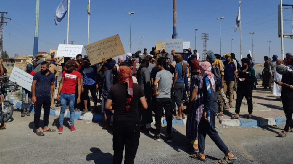 Жители Дейр эз-Зора продолжают протестовать, чтобы вернуться домой