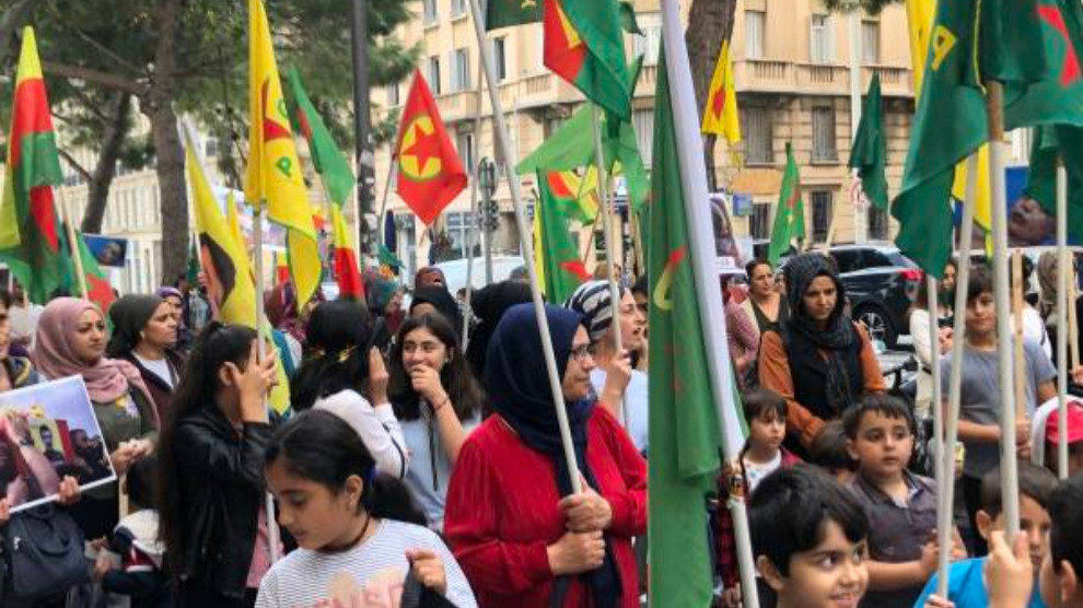 Женщины и дети протестуют против турецкого вторжения в Рожаву