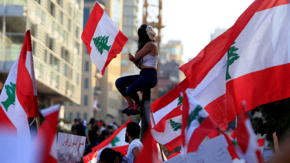 Банки Ливана вновь открываются, смягчая общенациональную панику