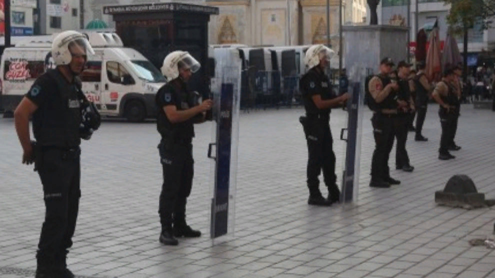 Полиция Стамбула задержала 7 человек, раздававших листовки