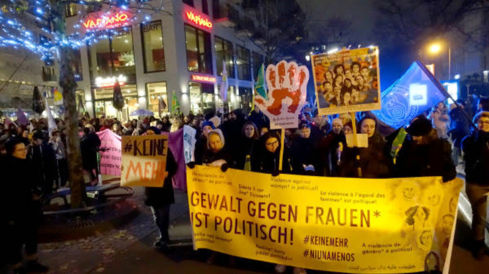 Женщины прошли маршем в Штутгарте, Мюнхене, Гамбурге и Касселе