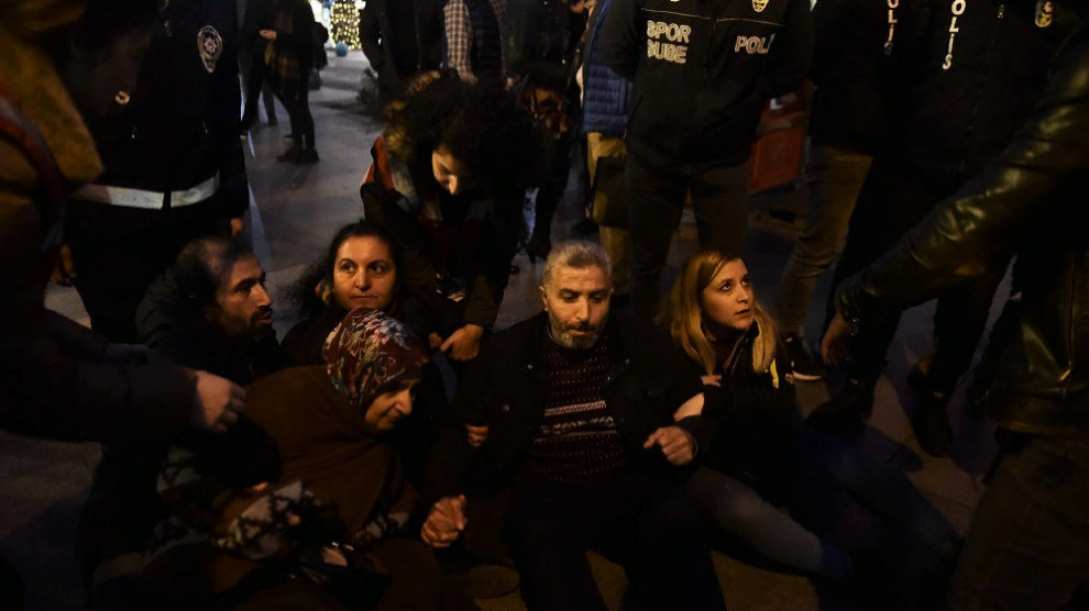 Стамбульская полиция напала на активистов «голодовки смерти»