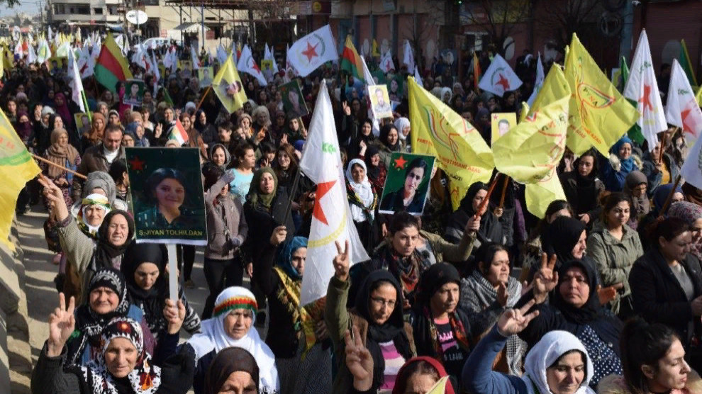 Многотысячные демонстрации в поддержку курдского единства в Рожаве
