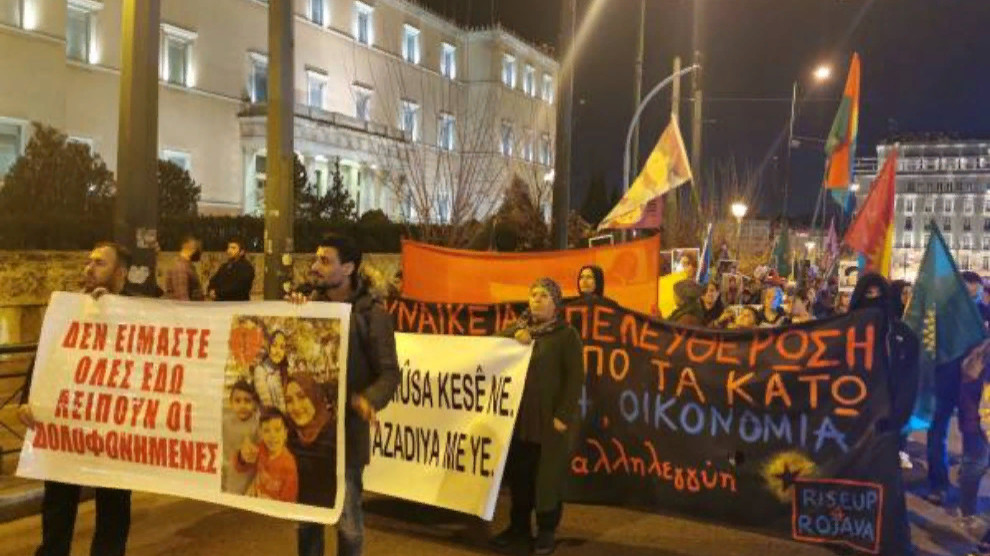 Женщины в Афинах осуждают убийство Авин Акрам