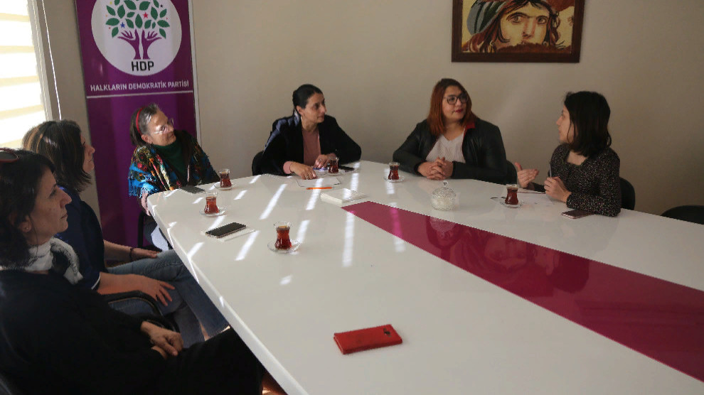 Борьба курдских женщин известна в Тунисе
