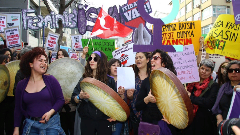 Женщины прошли маршем в Анкаре