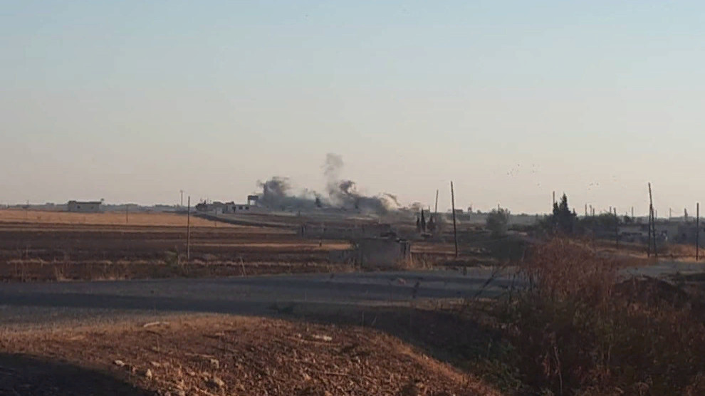 Турецкая армия обстреливает деревню в районе Тель-Рифата