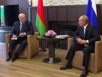 Путин заявил, что экономика России достойно выдерживает санкционный удар