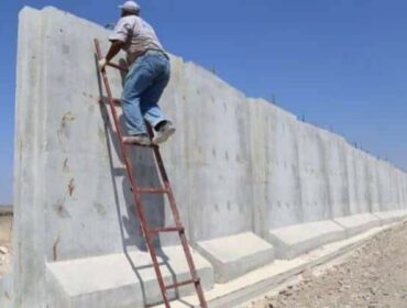Турецкие оккупанты строят стену между Маре и Азазом