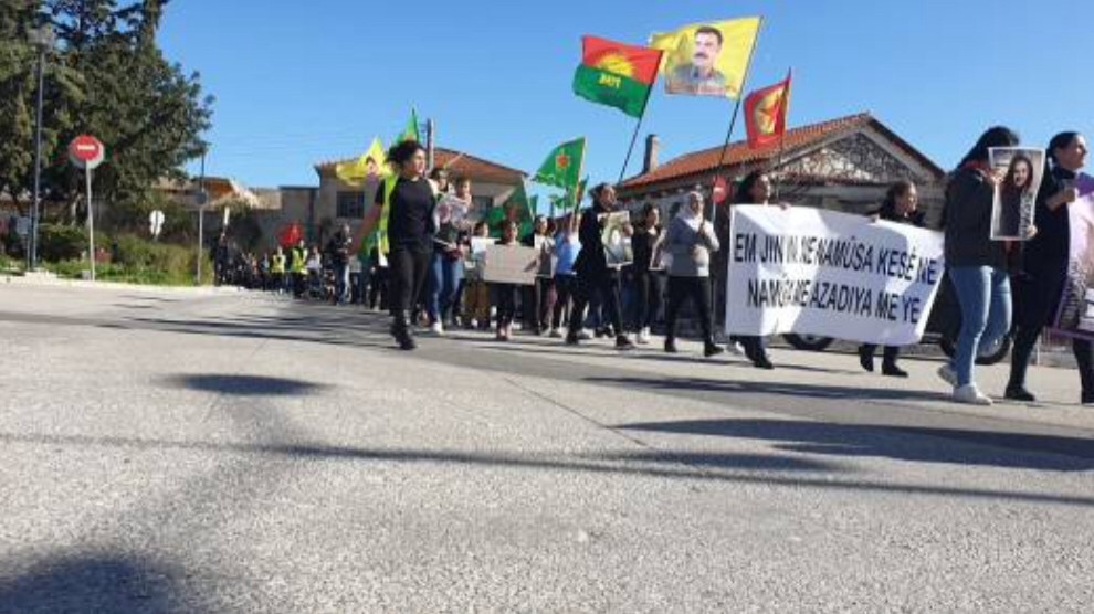 Марш в Лаврио в знак протеста по поводу убийств женщин