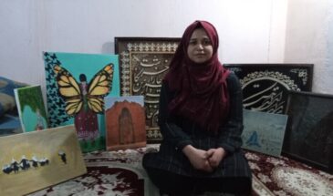 Молодая преподаватель искусств учит девочек рисовать в Кабуле