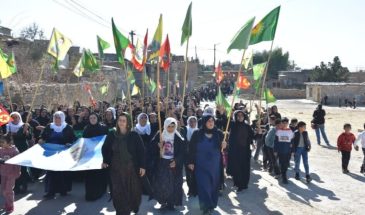 Массовый марш протеста в отношении заговора 15 февраля в Махмуре