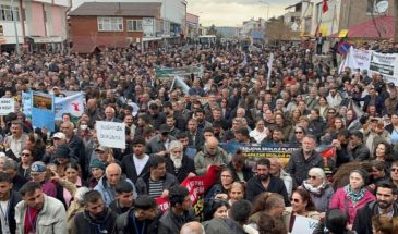 Тысячи людей вышли на протест против разрушения окружающей среды в Варто